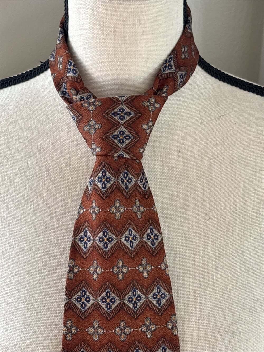 Vintage Omaggio Robert Talbott 100% Silk Italian handsewn Burnt Orange 56"x3.5"